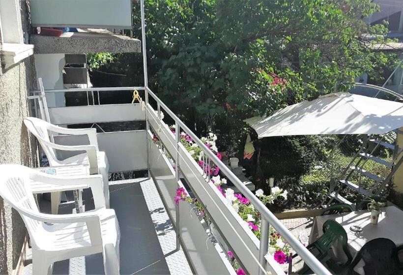 バルコニー付きスタンダードルーム, Guest House Radoychevi