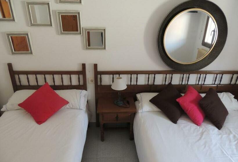 标准三人间, El Refugio Valdelinares Gastro Hostal