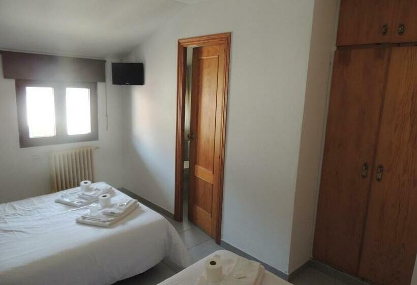 标准三人间, El Refugio Valdelinares Gastro Hostal