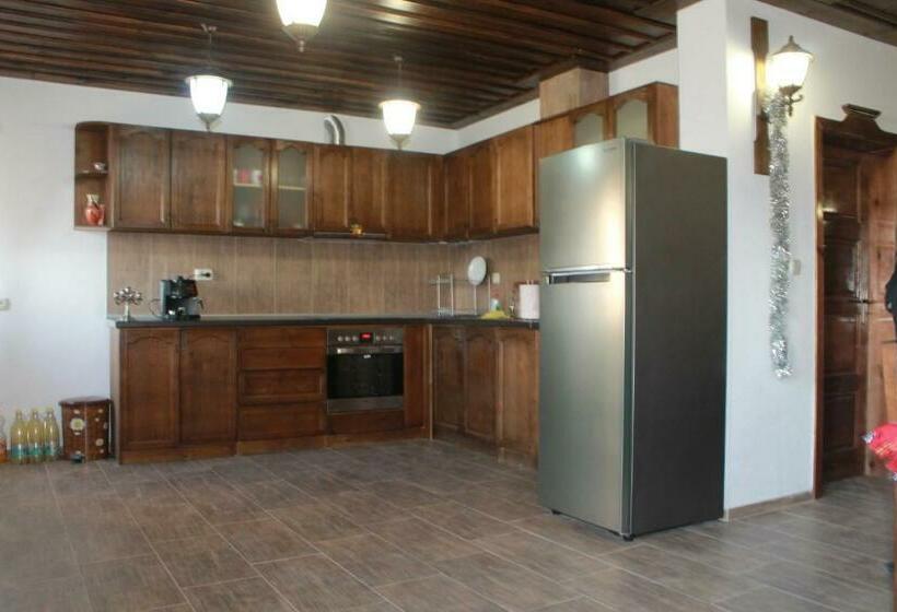 בית, חדר שינה 1, Leshtenski Perli