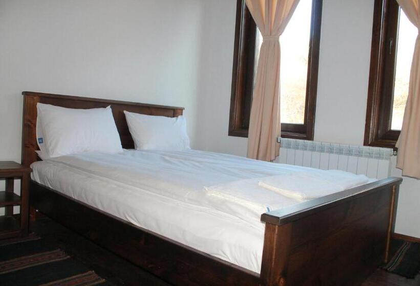 Comfort room with balcony, Leshtenski Perli