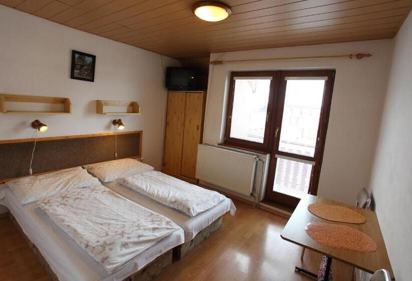 Апартаменты 3 Спальни, Penzión Antónia