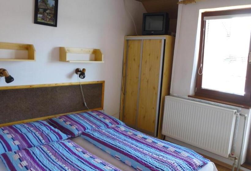 Апартаменты 3 Спальни, Penzión Antónia