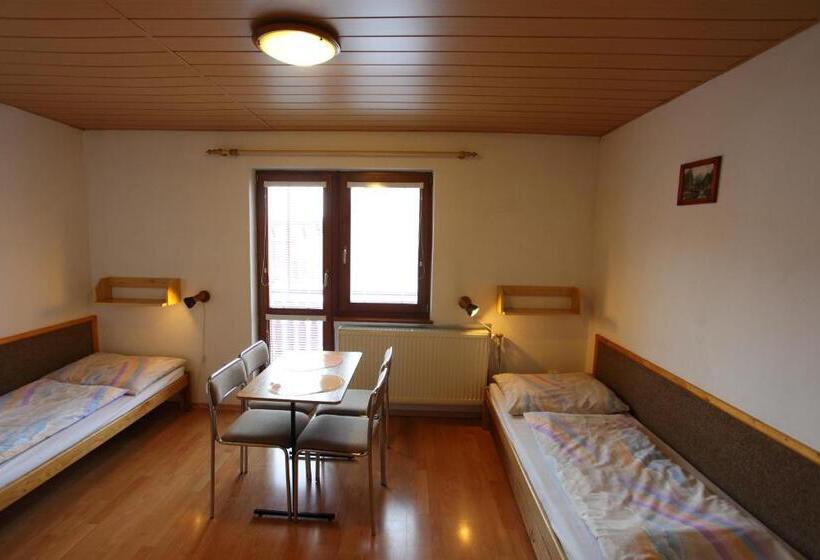 Апартаменты 3 Спальни, Penzión Antónia