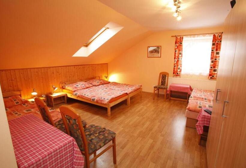 اتاق استاندارد چهار تخته, Penzion Na Rozcestí