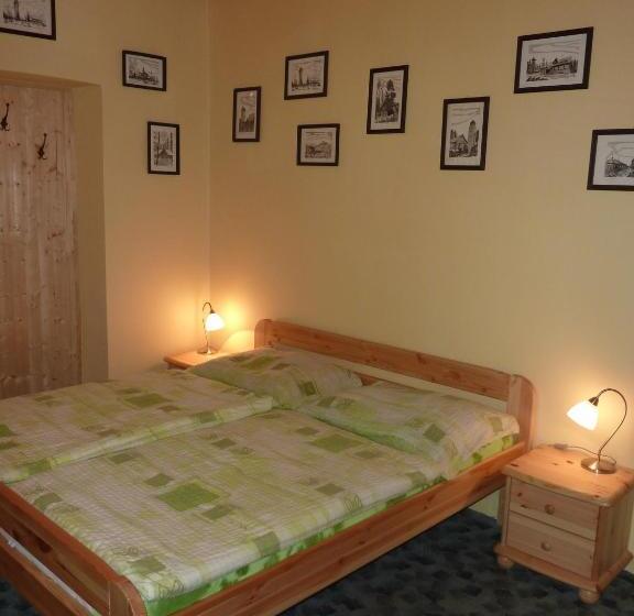 اتاق استاندارد چهار تخته, Penzion Na Rozcestí