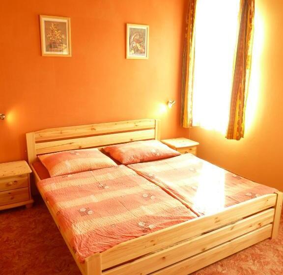 اتاق استاندارد چهار تخته, Penzion Na Rozcestí