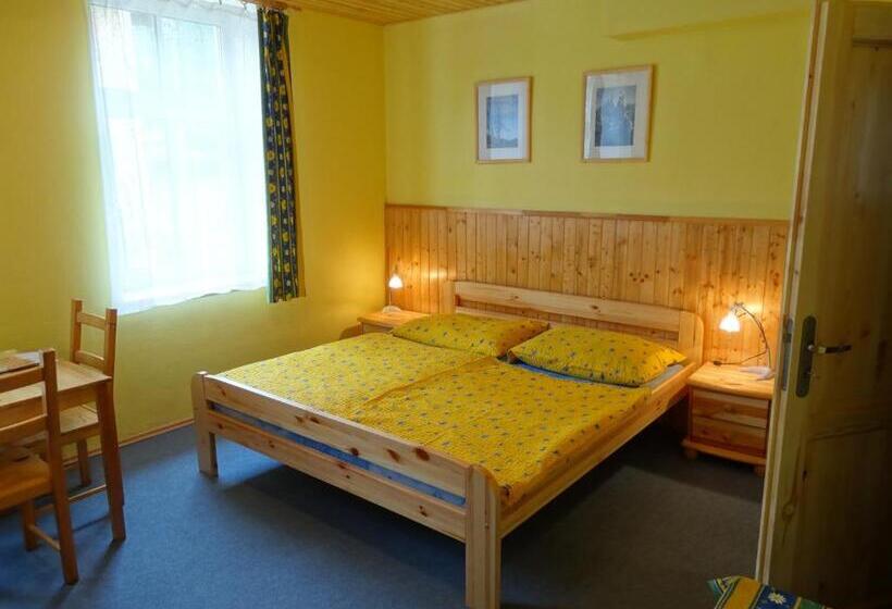 اتاق استاندارد سه نفره, Penzion Na Rozcestí