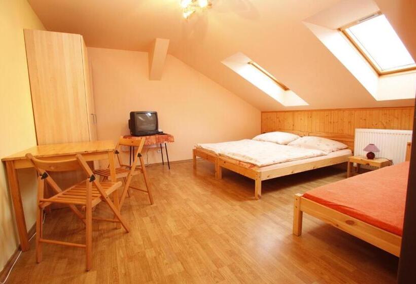 اتاق استاندارد سه نفره, Penzion Na Rozcestí