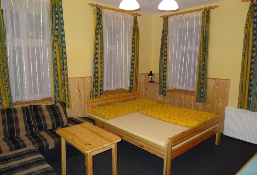 اتاق خانوادگی, Penzion Na Rozcestí