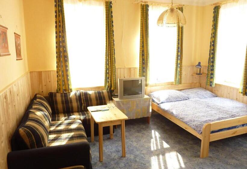 اتاق خانوادگی, Penzion Na Rozcestí