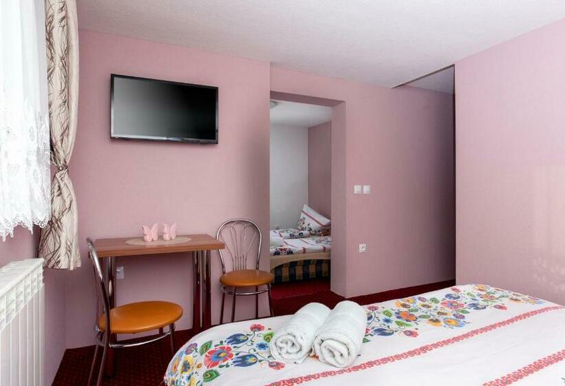 Семейный Номер, Penzión Goraľka