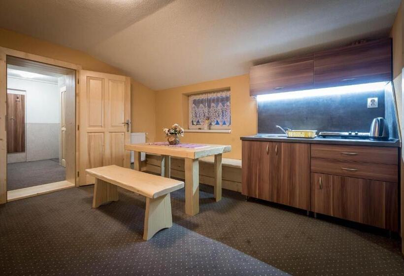 Семейный Номер, Penzión Goraľka