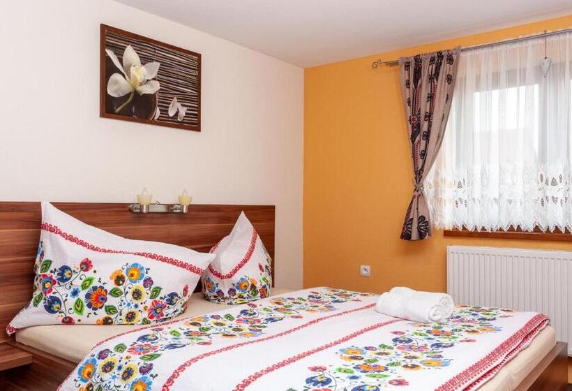 Семейный Номер Вид на Сад, Penzión Goraľka