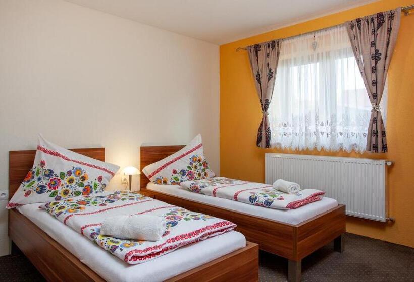 Семейный Номер Вид на Сад, Penzión Goraľka