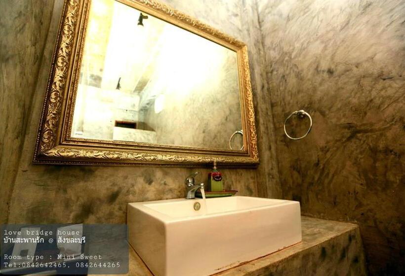 חדר סטנדרט נוף לנהר, Love Bridge House บ้านสะพานรัก