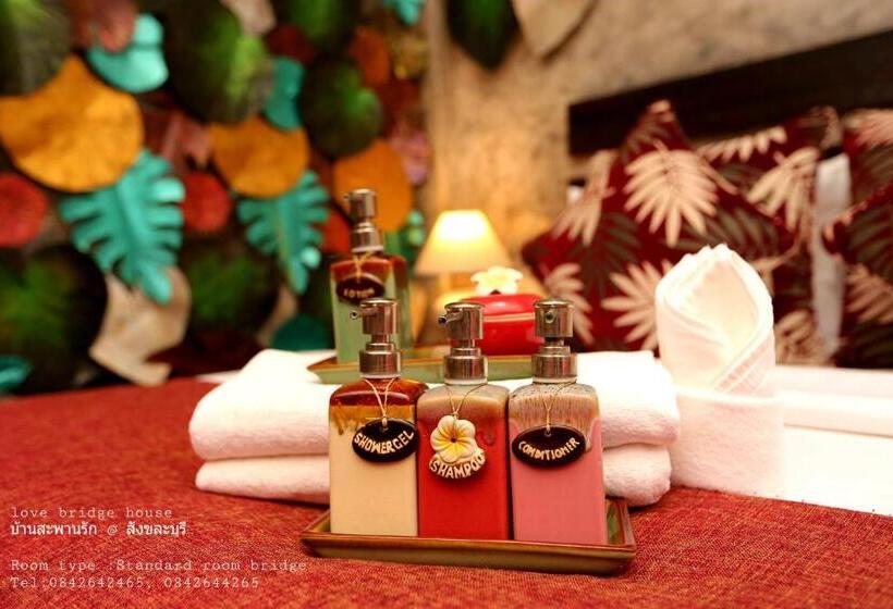 חדר סטנדרט נוף לנהר, Love Bridge House บ้านสะพานรัก