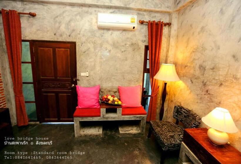 חדר סטנדרט נוף לנהר, Love Bridge House บ้านสะพานรัก