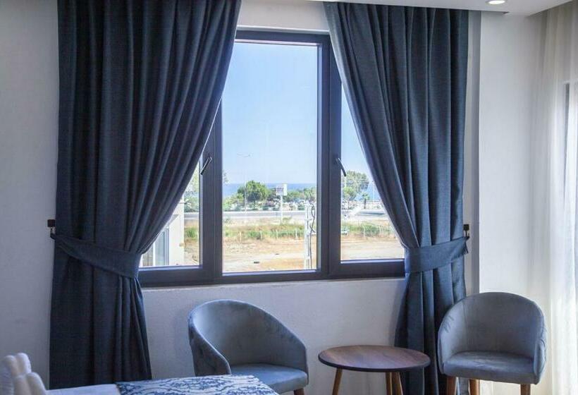 اتاق استاندارد با بالکن و چشم‌انداز دریا, Demyra Boutique