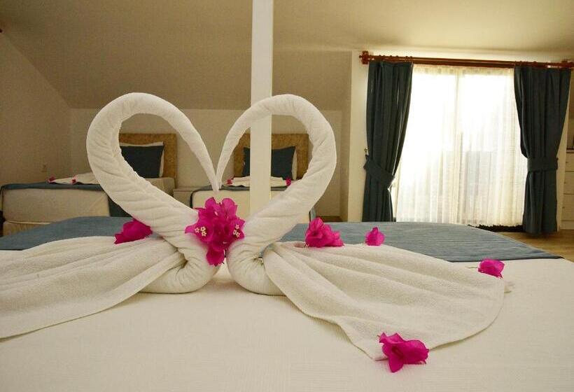 سوییت سوپریور با چشم‌انداز دریا, Demyra Boutique