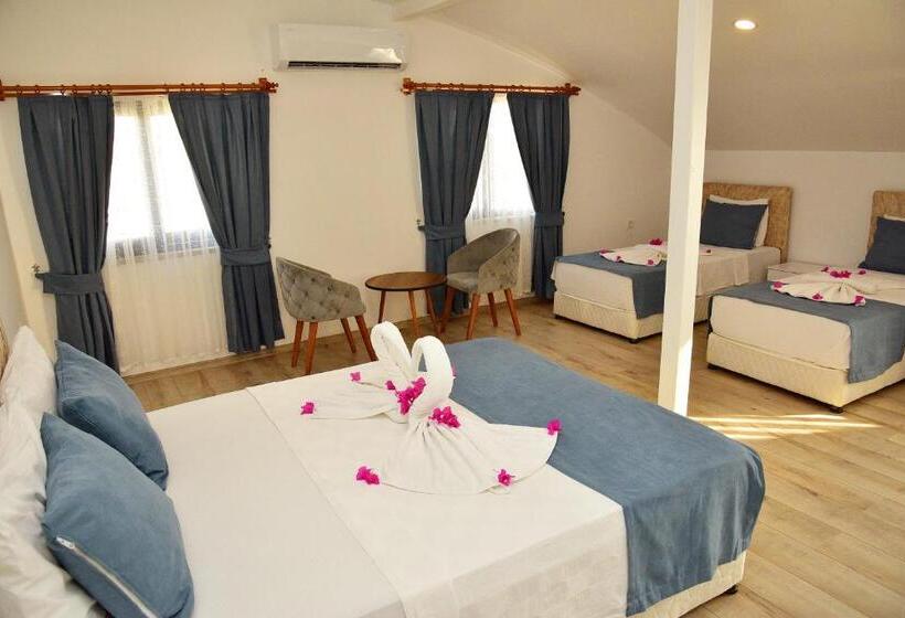 سوییت سوپریور با چشم‌انداز دریا, Demyra Boutique