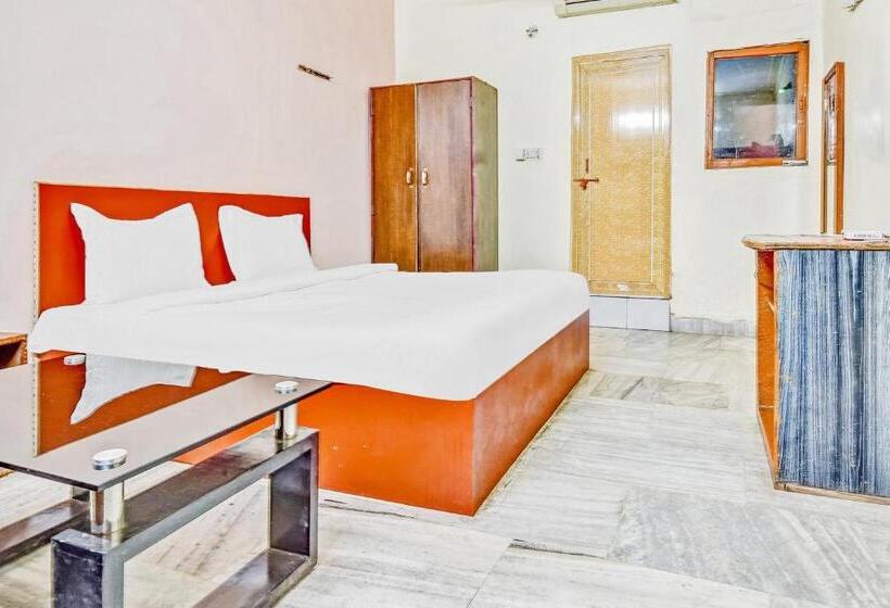 غرفة كلاسيكية ثلاثية, Capital O Honey