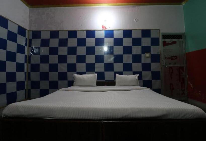 غرفة كلاسيكية ثلاثية, Capital O Honey