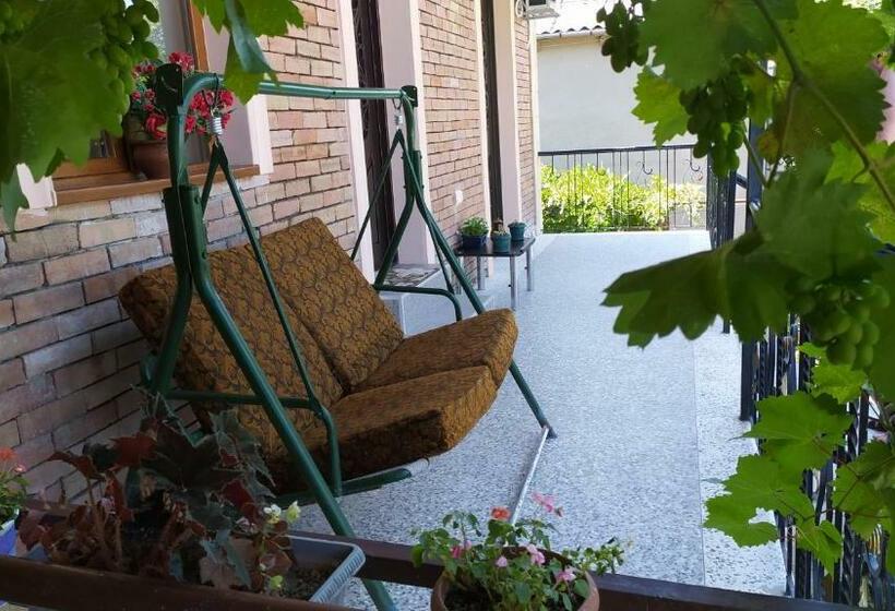 اتاق استاندارد سه تخته با بالکن, Elegant