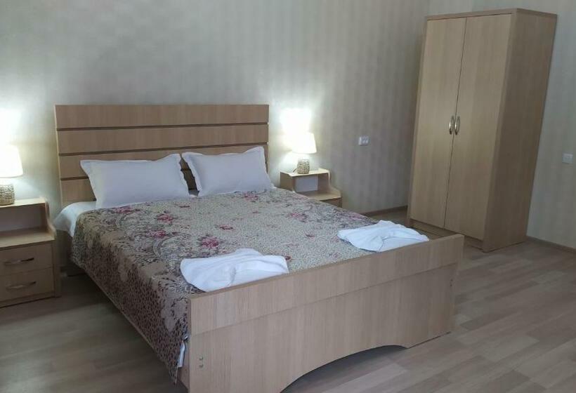 اتاق استاندارد سه تخته با بالکن, Elegant