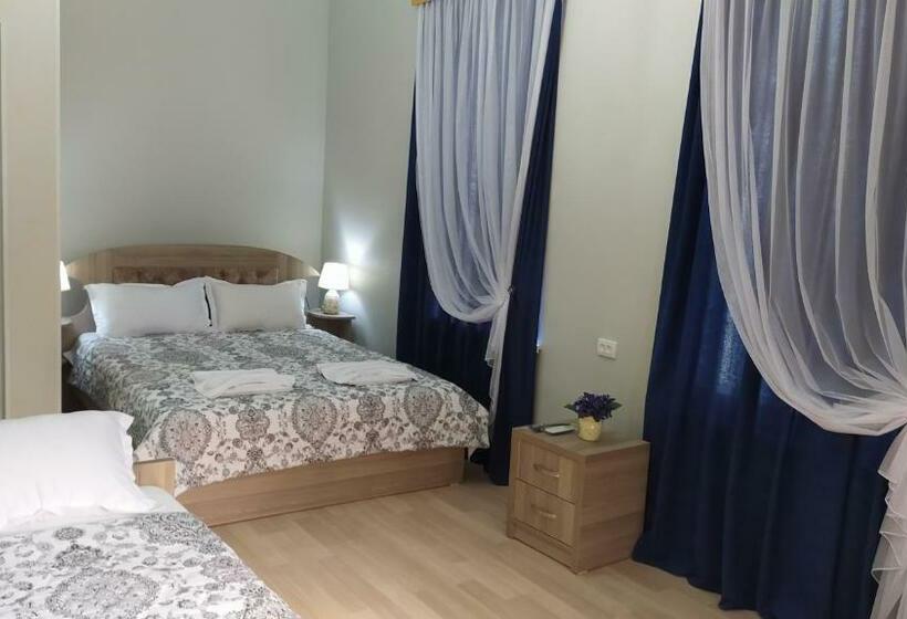 اتاق استاندارد سه تخته با بالکن, Elegant