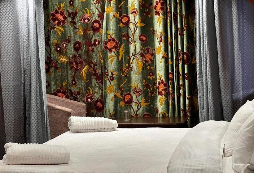 غرفة قياسية, Pine View