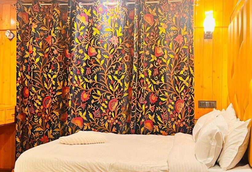 غرفة قياسية, Pine View