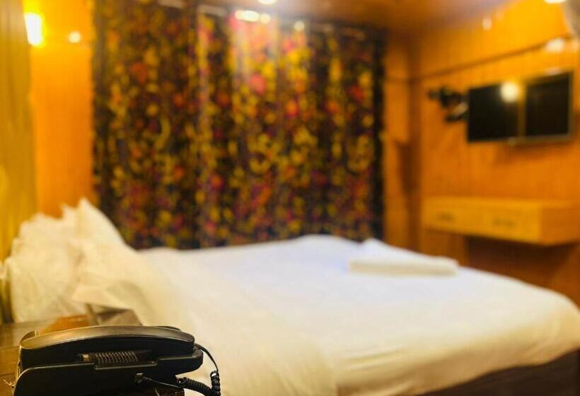 غرفة قياسية, Pine View