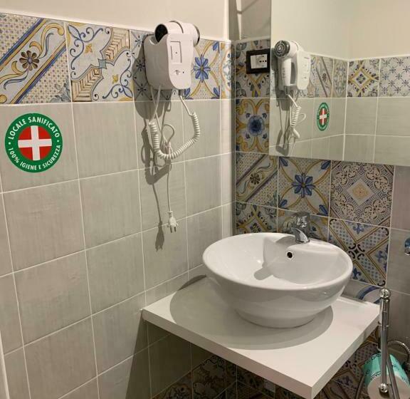 Standard Neljän Hengen Huone, Domus Fieschi Rooms