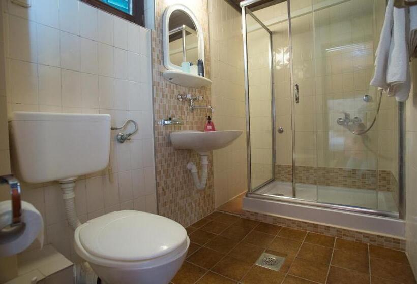 اتاق استاندارد سه تخته با بالکن, Rooms & Apartments Boskovic