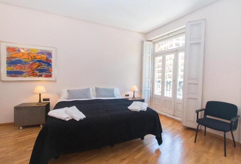 غرفة قياسية مزوَّدة بشُرفة, Bet Apartments Canovas Rooms