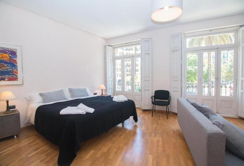 غرفة قياسية مزوَّدة بشُرفة, Bet Apartments Canovas Rooms