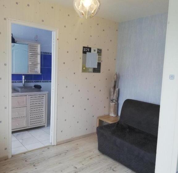 חדר משפחתי, Le Clos Du Chêne