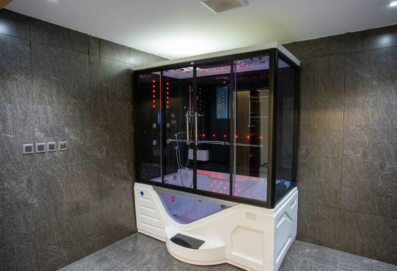 جناح مزود بجاكوزى, فندق امان احد رفيدة