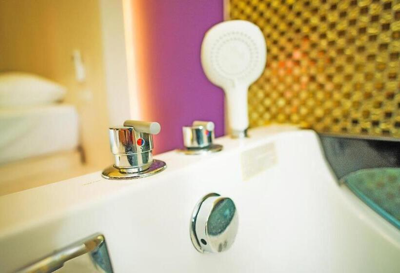 キングサイズベッドのスタンダードルーム, ลอฟท์แอทสีมา สาขา2