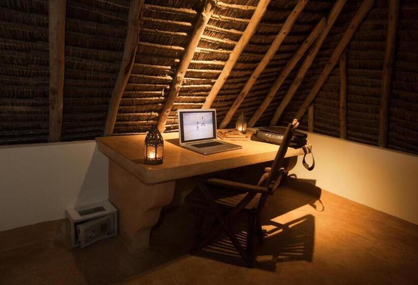 بنغل قياسي مطل على المسبح, Sevi Boutique