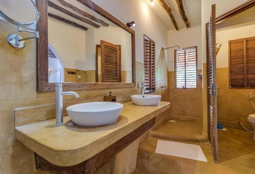 标准平房, Sevi Boutique