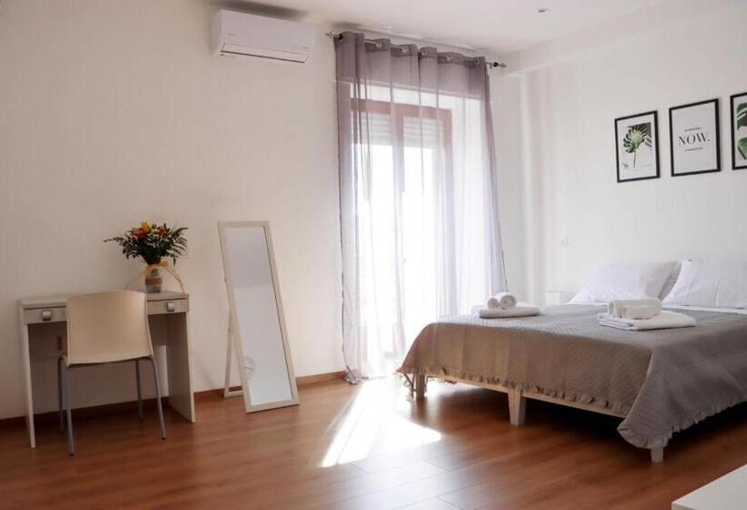 اتاق استاندارد سه نفره, B&b Carlo V