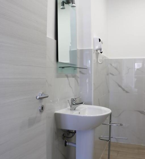 اتاق استاندارد سه نفره, B&b Carlo V