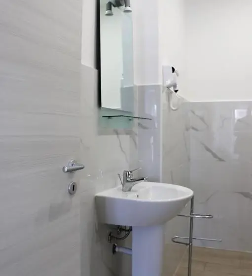 اتاق استاندارد سه نفره, B&b Carlo V