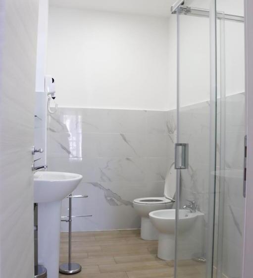 اتاق استاندارد سه نفره, B&b Carlo V