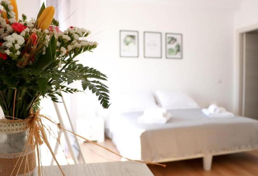 اتاق استاندارد سه نفره, B&b Carlo V