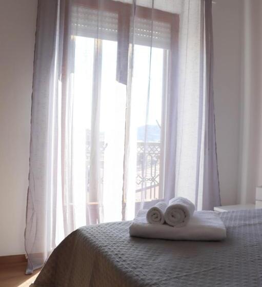 اتاق استاندارد سه نفره, B&b Carlo V