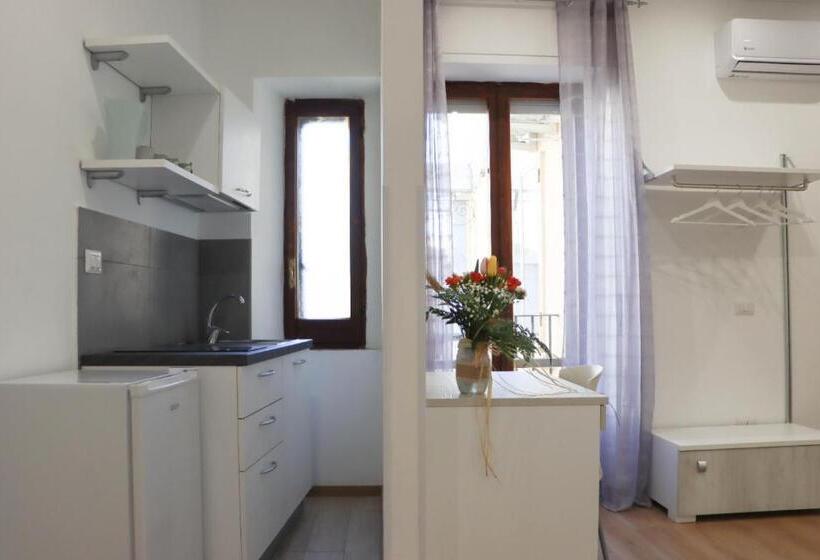 اتاق خانوادگی, B&b Carlo V