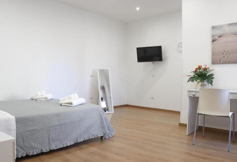 اتاق خانوادگی, B&b Carlo V